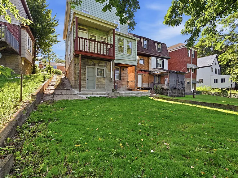 1642 Methyl St — Photo 31
