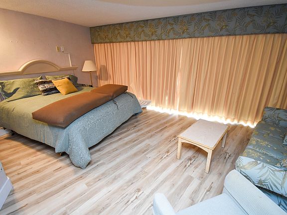 4th image of 202 70th Ave. N #603