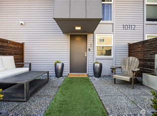 10112 NE 68th St APT 2, Kirkland, WA 98033