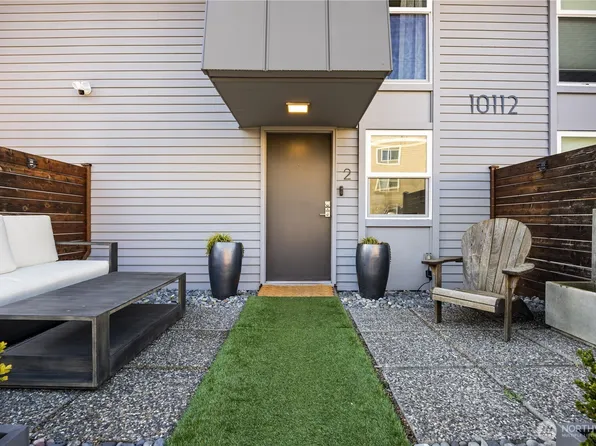 10112 NE 68th Street #2, Kirkland, WA 98033