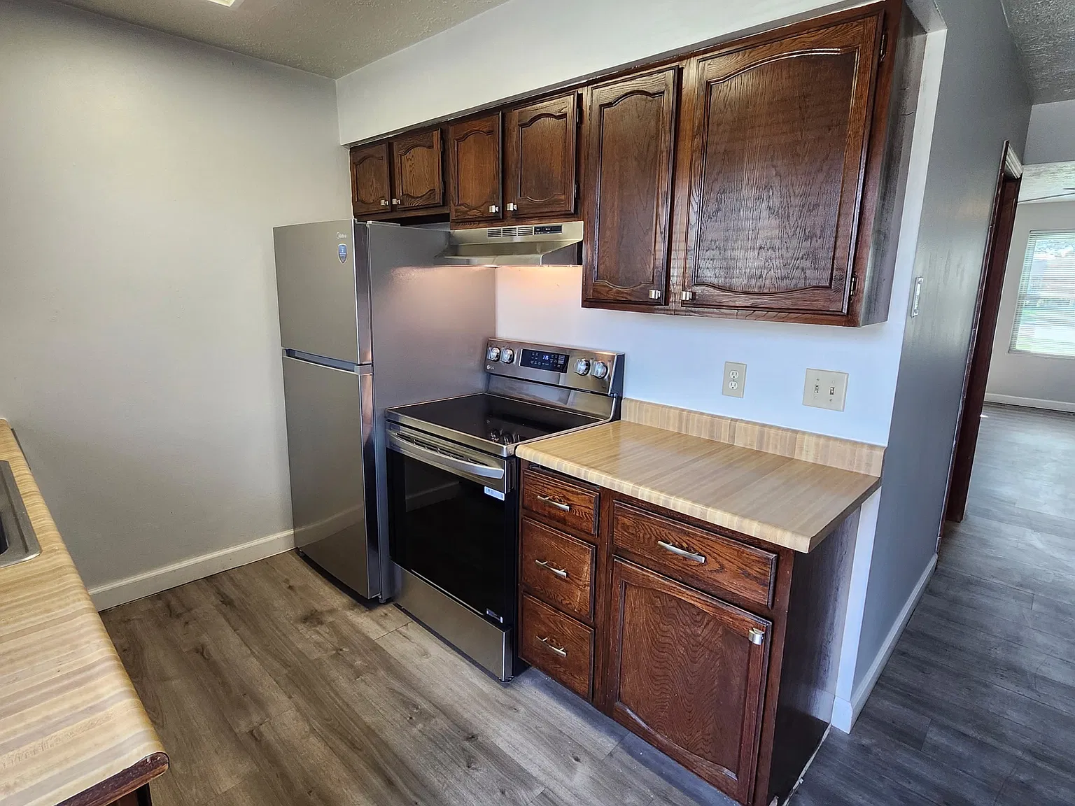 2 bed, 1.5 bath, 1225 sqft, $1,290 — Photo 3