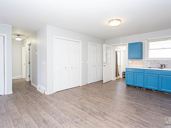 4th image of 4130 Buchanan Ave