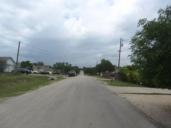 4th image of 129 Old West Trl