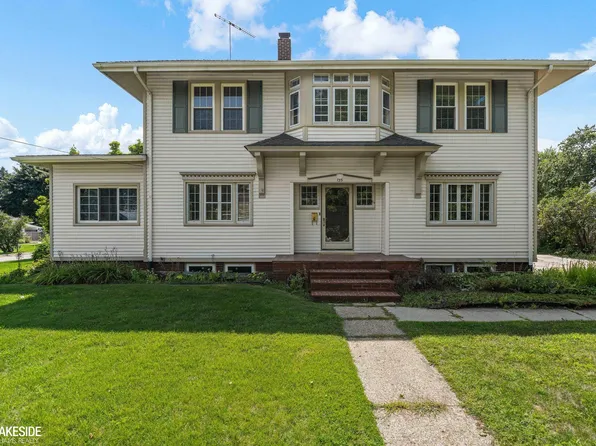 135 Maple St, Marine City, MI 48039