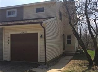 27W059 Cooley Ave, Winfield, IL 60190