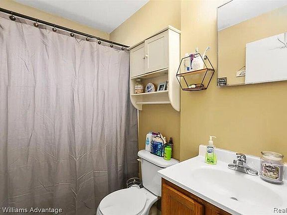 3rd image of 798 Adams St