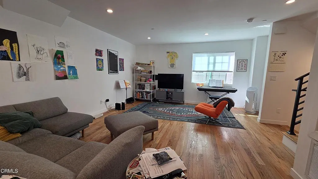 3 bed, 3.0 bath, 1700 sqft, $5,250 — Photo 2
