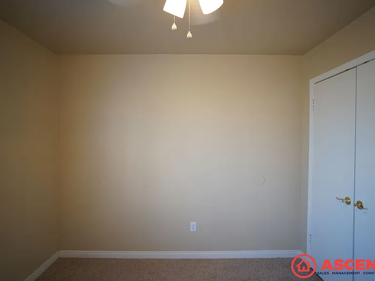 5305 Pine Grove Ct — Photo 8