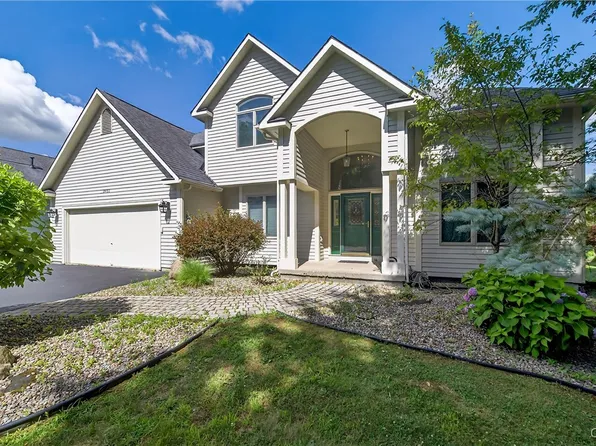8480 Van Wie Dr W, Baldwinsville, NY 13027
