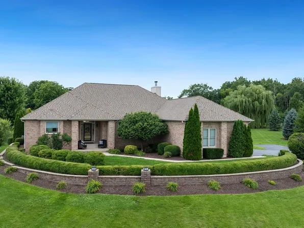 10878 Waterford Cir, Belvidere, IL 61008