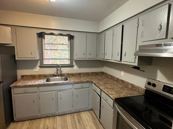 40 Briarwood Ln #16F, Branford, CT 06405