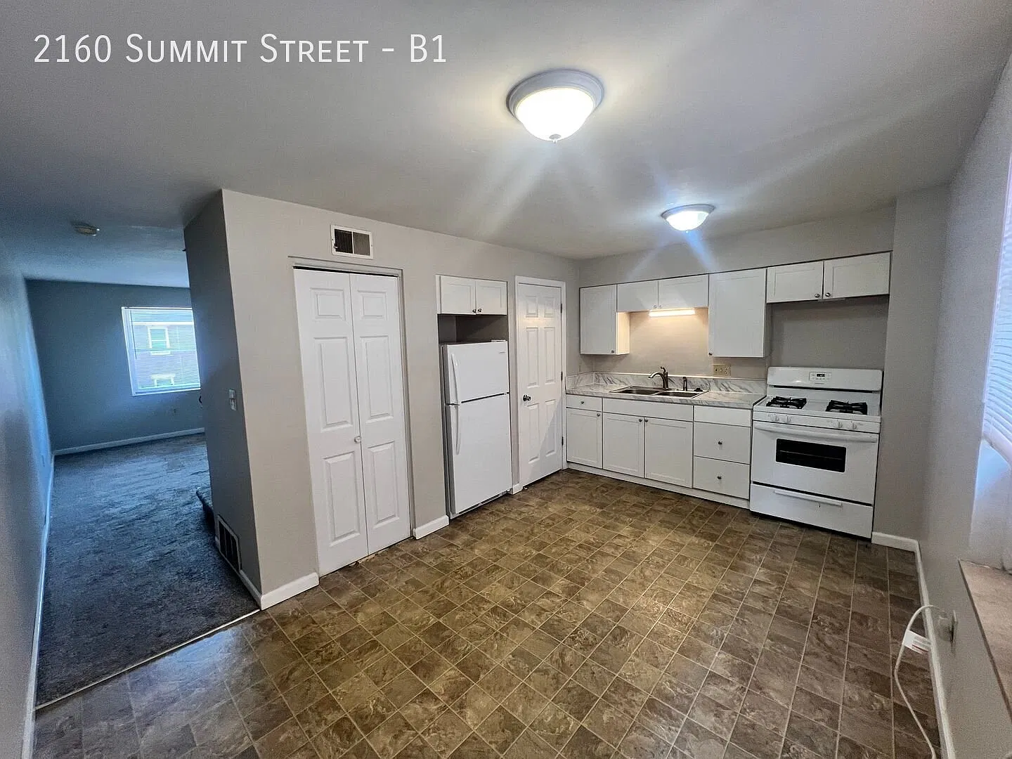 2160 Summit St — Photo 4
