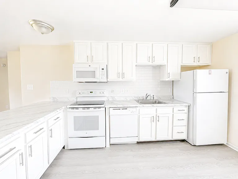 Lampliter Apartments — Photo 51