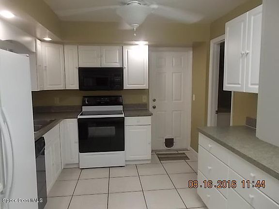 3rd image of 1011 Lynn Ct