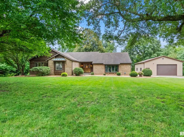 2656 Windfall Dr, Sherman, IL 62684