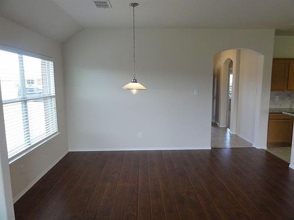 3rd image of 204 Shadybrook Dr