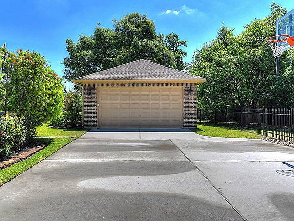 4th image of 8475 Majestic Lake Ct