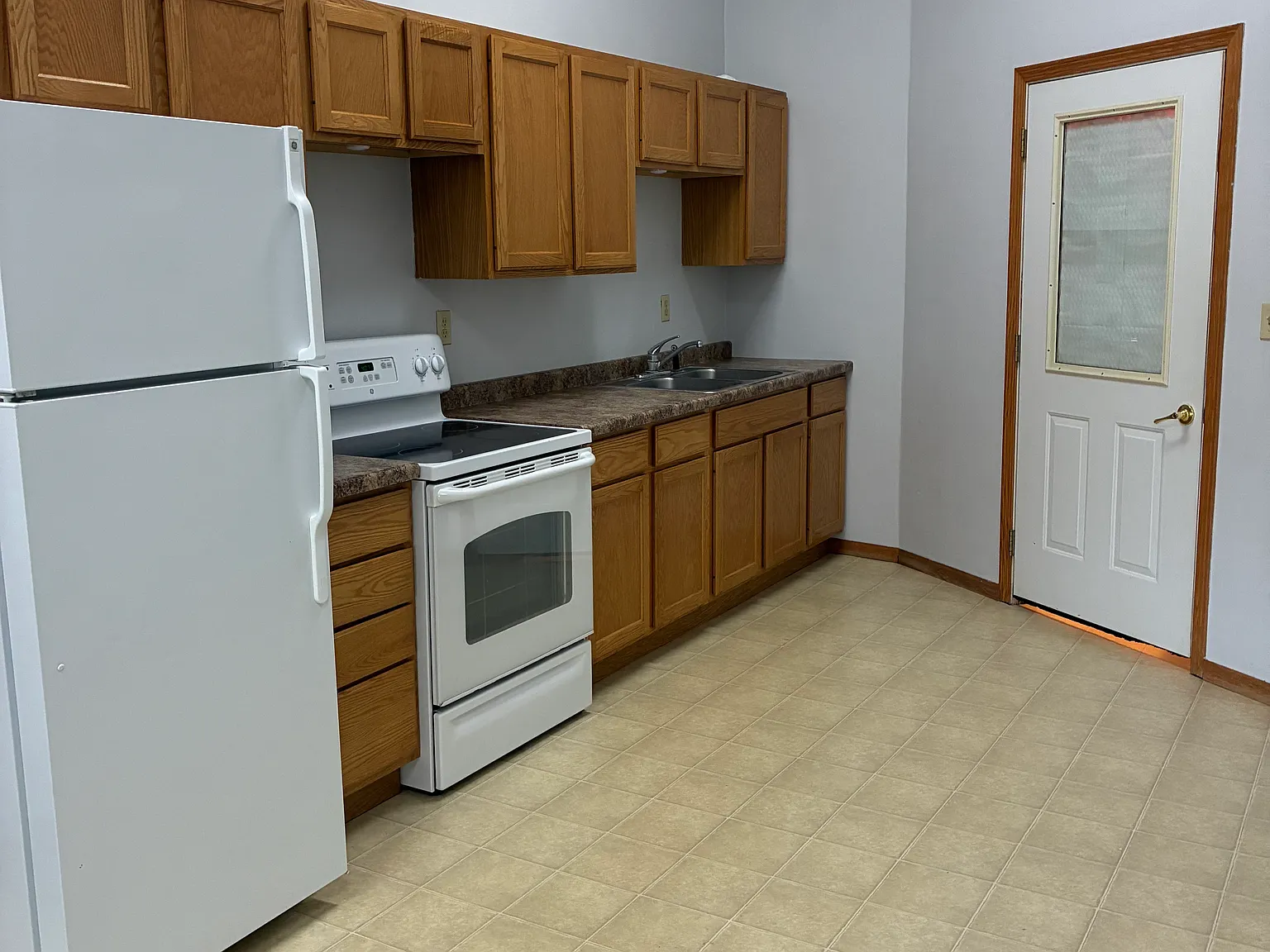 2 bed, 650 sqft, $1,100 — Photo 2