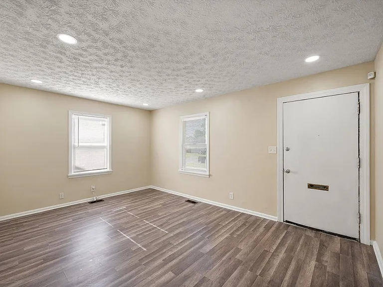 2629 Olive St — Photo 3