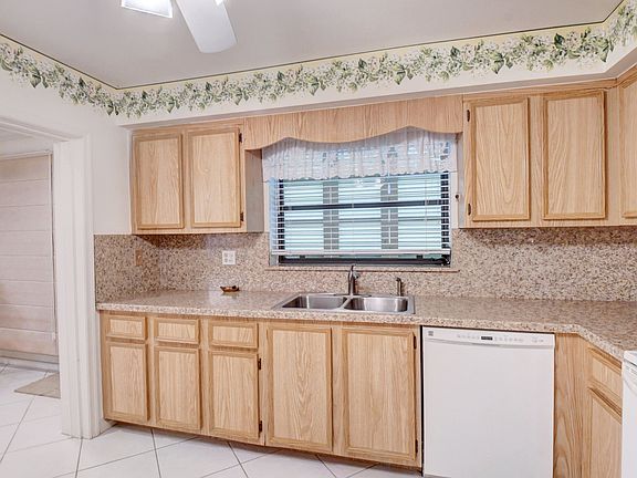 4th image of 9765 Tabebuia Tree Dr APT A