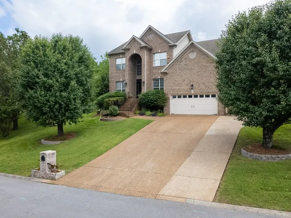 815 Lynn Dr, Goodlettsville, TN 37072