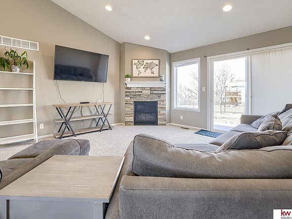 5th image of 739 Spruce Ln