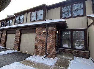 308 Oakwood Ln, Wheeling, IL