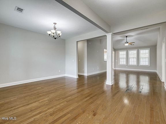 3rd image of 1039 Lancaster Way