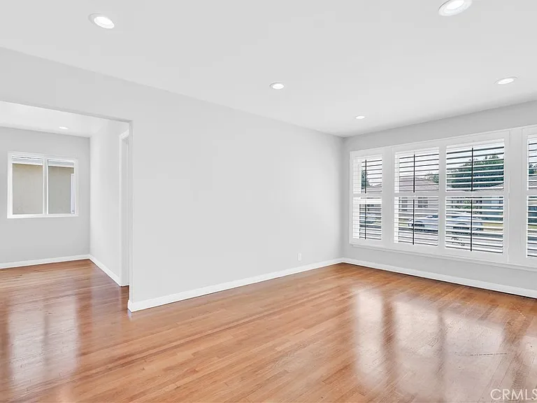 4622 Dunrobin Ave — Photo 3