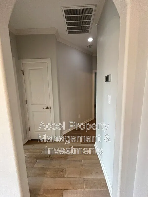 3 bed, 2.0 bath, 1390 sqft, $1,700 — Photo 4