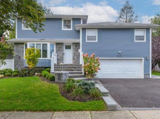 35 Roxton Rd, Plainview, NY 11803