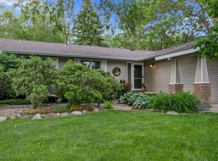 1953 Parkland Ct, Saint Paul, MN 55119