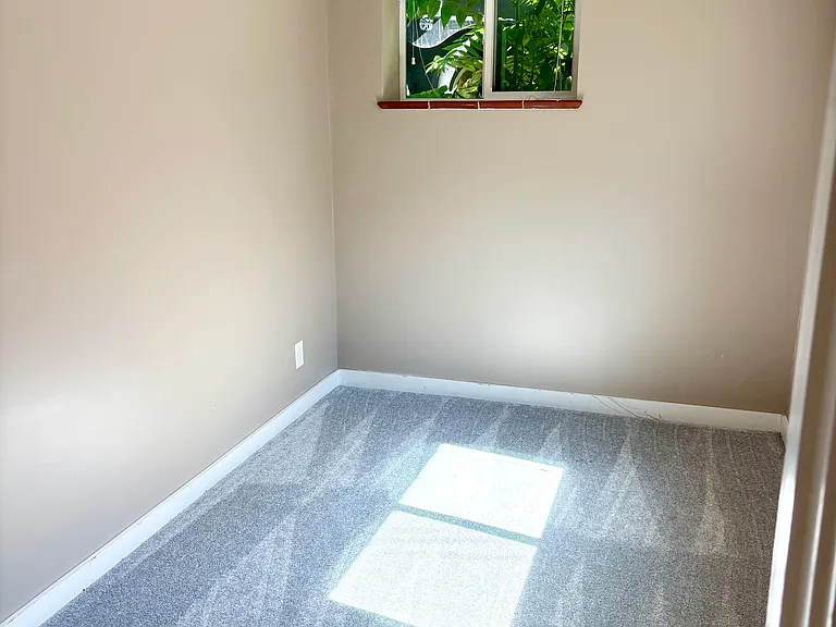 318 S Dale Ct — Photo 9