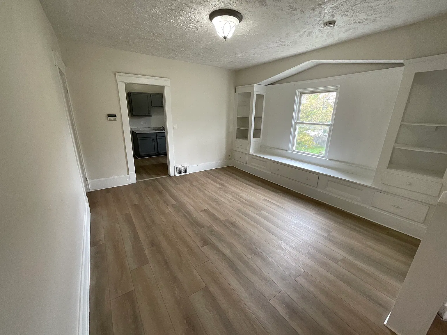 2 bed, 800 sqft, $1,500 — Photo 4