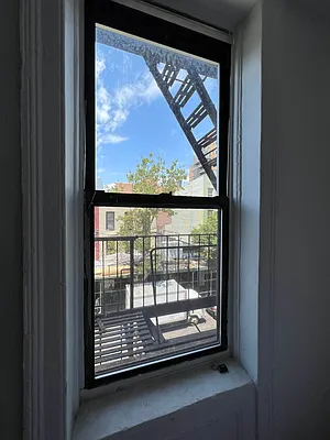 Rented by Delmark Realty LLC | media 31