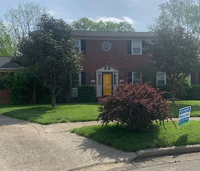 215 Medlock Rd — Photo 2