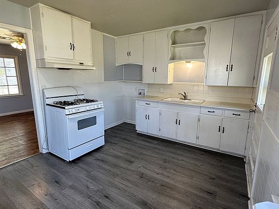 5th image of 908 S Bivins St