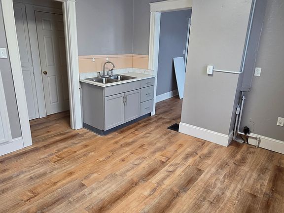 2nd image of 2220 Whitney Ave #2