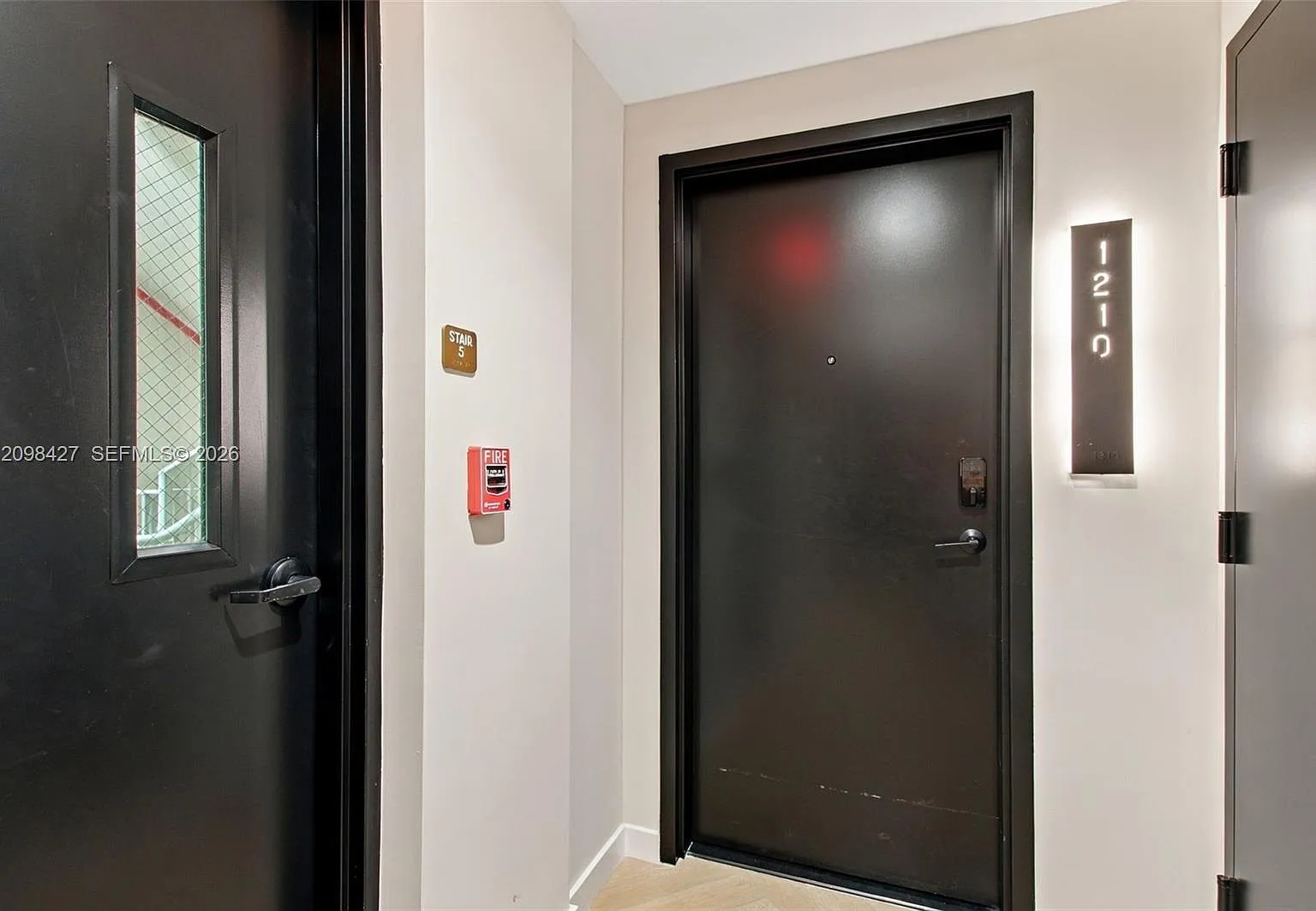 1 bed, 1.0 bath, 684 sqft, $3,200 — Photo 3