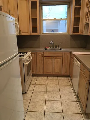 Rented by Leonidas Realty | media 6