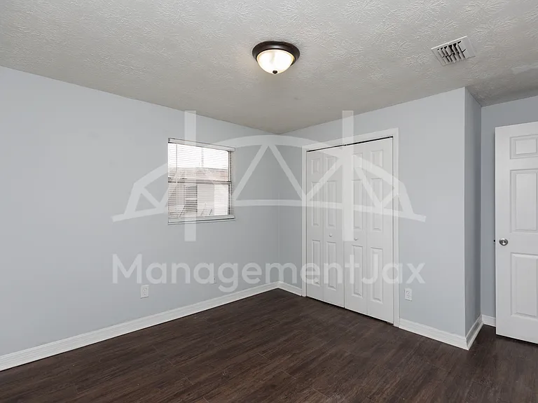 2661 W 25th St — Photo 11