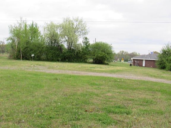 4th image of 631 Alma Ave