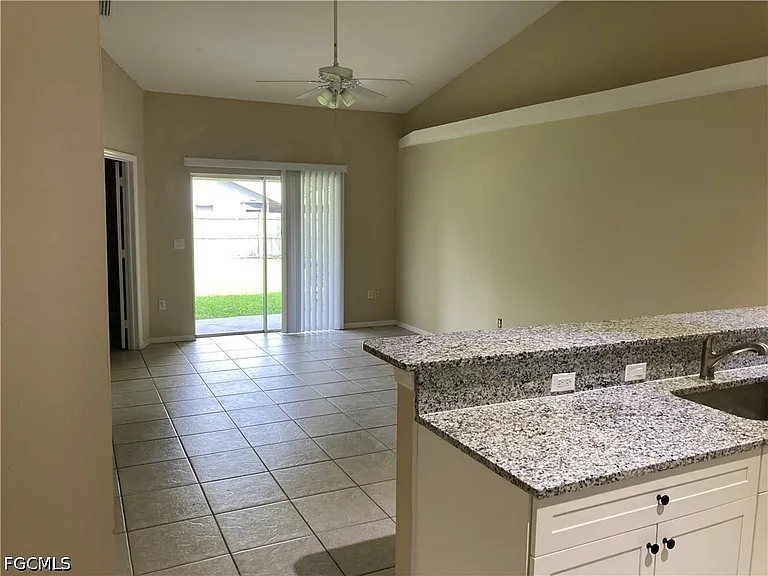 429 SE 24th Ave — Photo 6