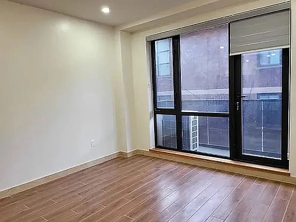 3rd image of 42-22 Crescent St #2B