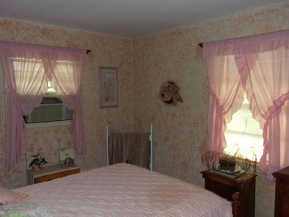 4th image of 146 Woodlawn Dr