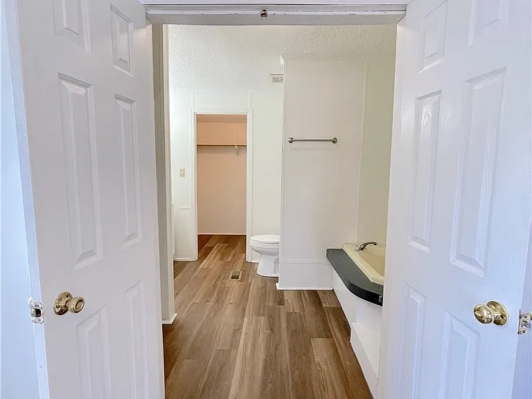 424 Washington Ln — Photo 23
