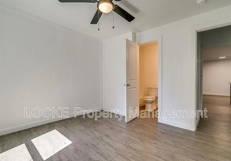 311 Byron St — Photo 14