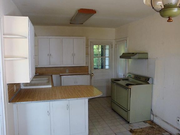 Spacious Kitchen