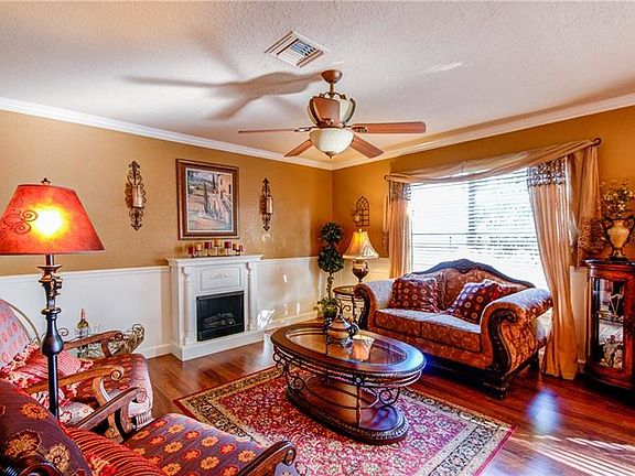 4th image of 6992 Aberfeldy Ave N