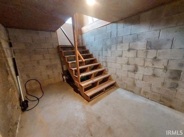 208 E Mary St, Holland, IN 47541